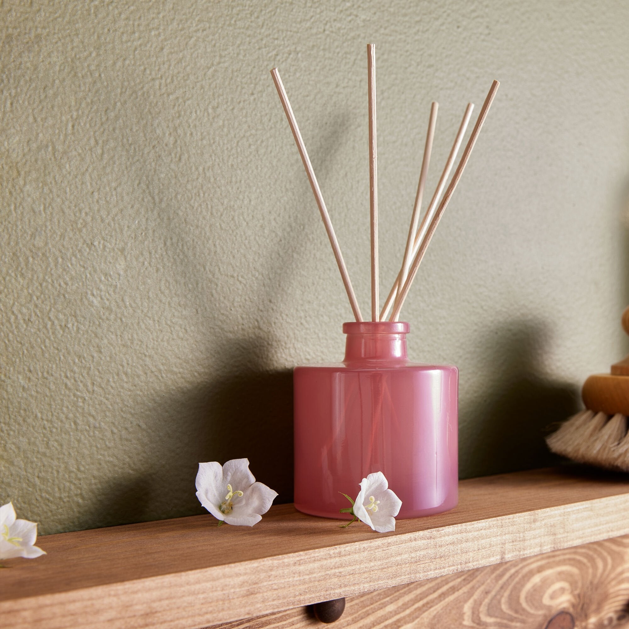 Magnolia Willow Petite Reed Diffuser - Image 2