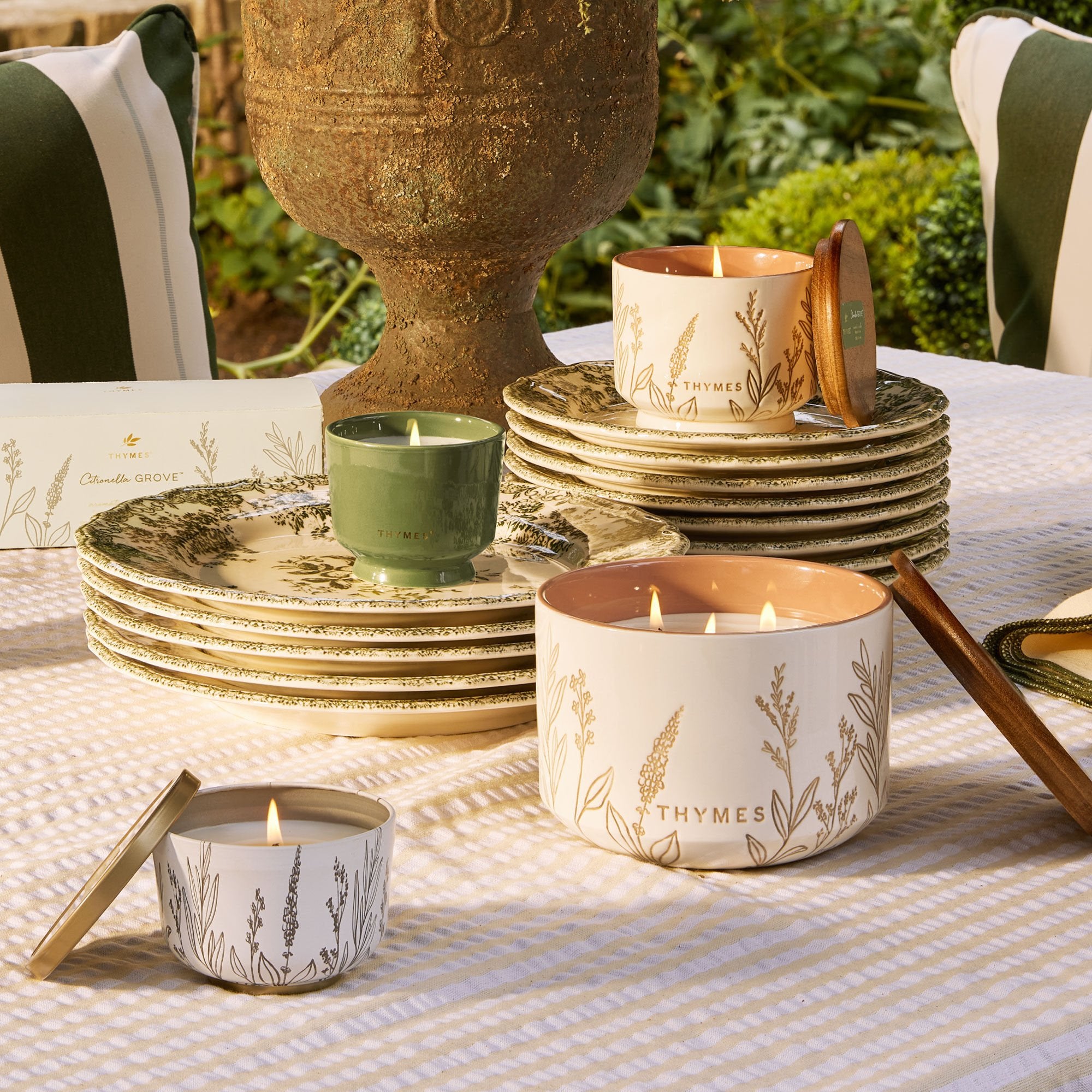 Outdoor Oasis Citronella Grove Medium Candle - Image 4